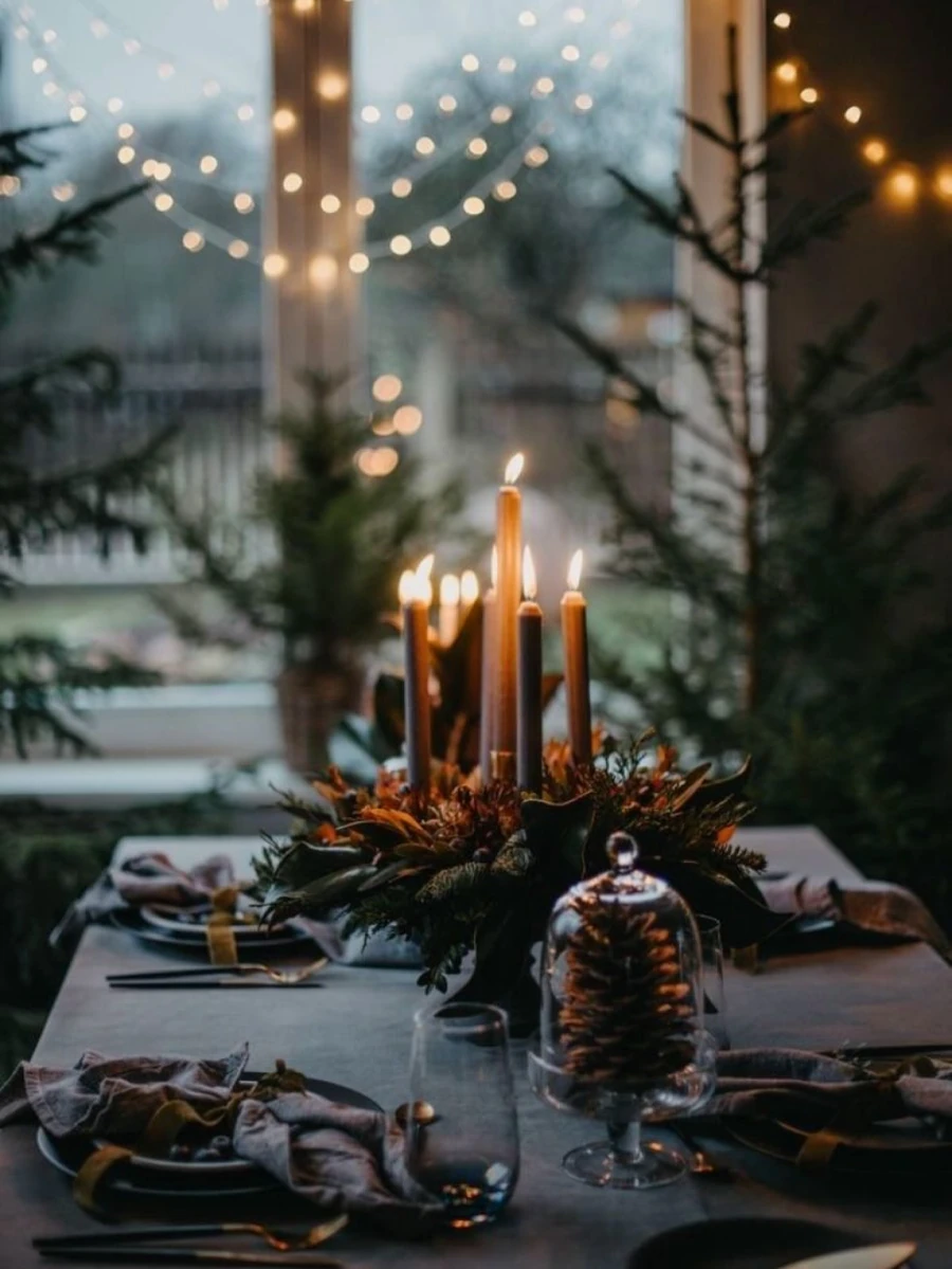 4. Navy and Gold Table Setting in the Dining Room
