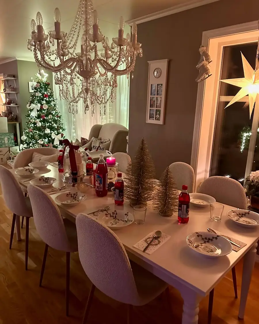 5. Candlelit Evergreen Table Centrepiece