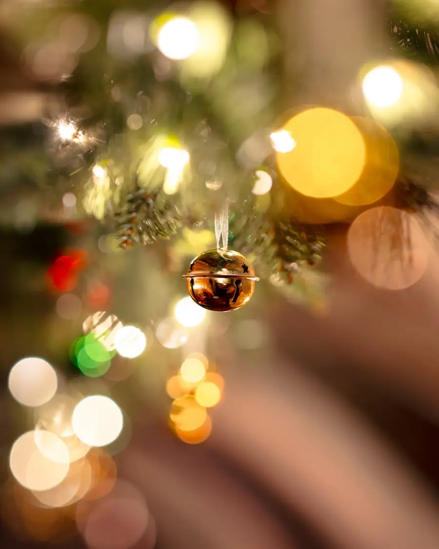 7. Retro Bulb Lights in a Jar or Wreath