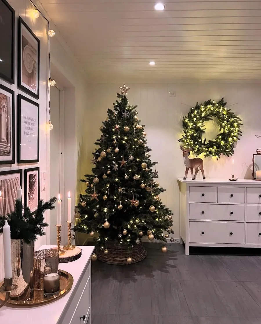 13. Mirror Wreath and Lanterns in the Entryway