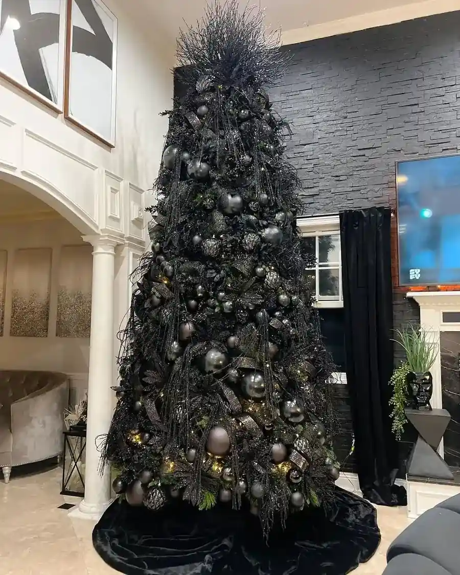 Black and White Modern Tree